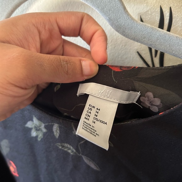 Black Floral H&M Dress - Picture 3 of 9